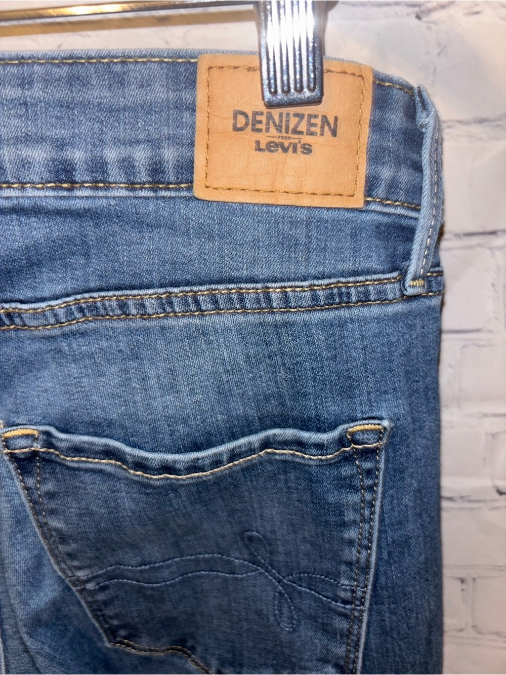 Levi's women’s mid rised denizen Denim Jeans in Medium Blue sz 8